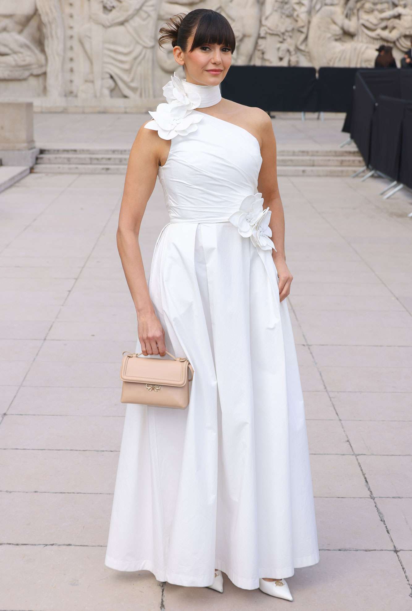  Nina Dobrev attends the Elie Saab Paris Womenswear Spring-Summer 2025 show as part of Paris Fashion Week on September 28, 2024 in Paris