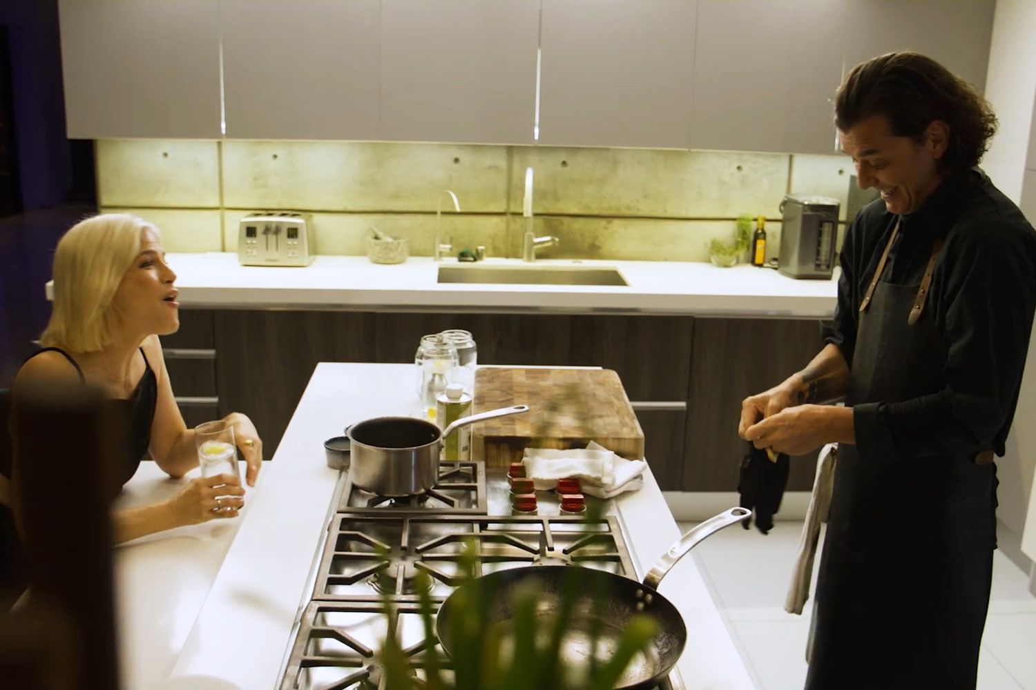 Screenshots from Rockstar Kitchen Chronicles Featuring Selma Blair and Gavin Rossdale