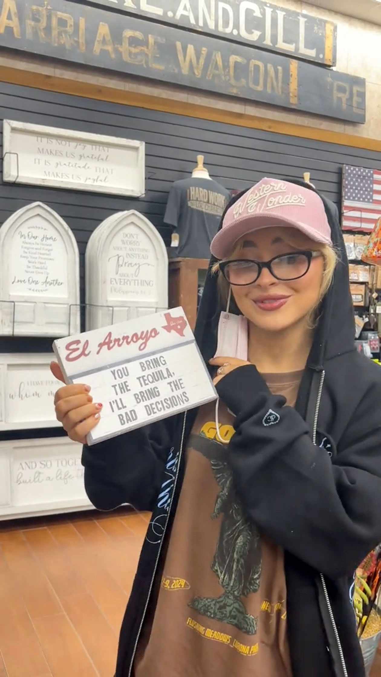 Sabrina Carpenter Pokes Fun at Cheesy Home Decor Signs During Shopping Trip with Friends 