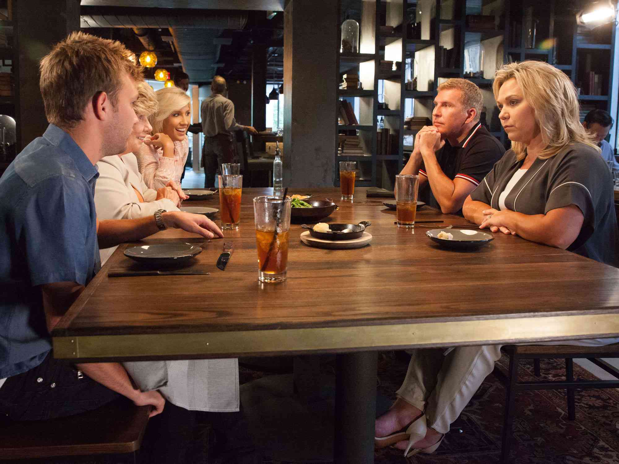 GROWING UP CHRISLEY -- "Chase & Savannah Fly the Nest" Episode 101 -- Pictured: (l-r) Chase Chrisley, Faye Chrisley, Savannah Chrisley, Todd Chrisley, Julie Chrisley -- (Photo by: Cythina Hicks/USA Network/NBCU Photo Bank/NBCUniversal via Getty Images)