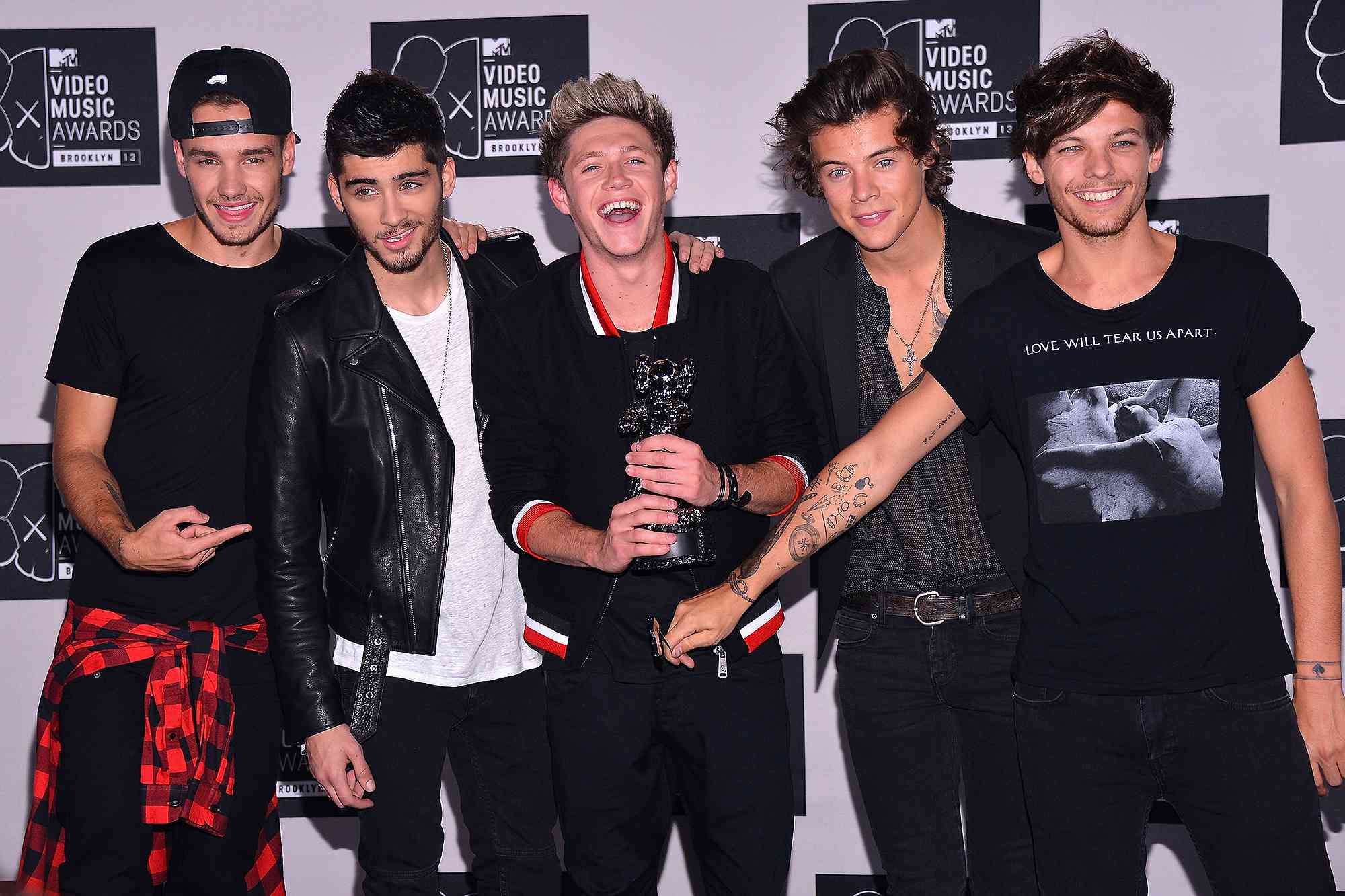 NEW YORK, NY - AUGUST 25: (L-R) Liam Payne, Zayn Malik, Niall Horan, Harry Styles, and Louis Tomlinson of One Direction attend the 2013 MTV Video Music Awards at the Barclays Center on August 25, 2013 in the Brooklyn borough of New York City.