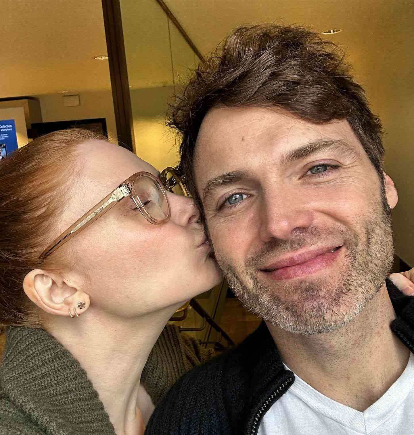 Bryce Dallas Howard ; Seth Gabel 