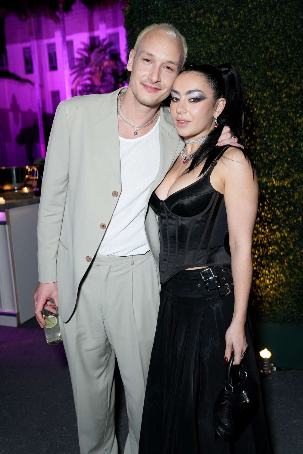  George Daniel and Charli XCX attend the 2023 Vanity Fair Oscar Party Hosted By Radhika Jones at Wallis Annenberg Center for the Performing Arts on March 12, 2023 in Beverly Hills, California. 