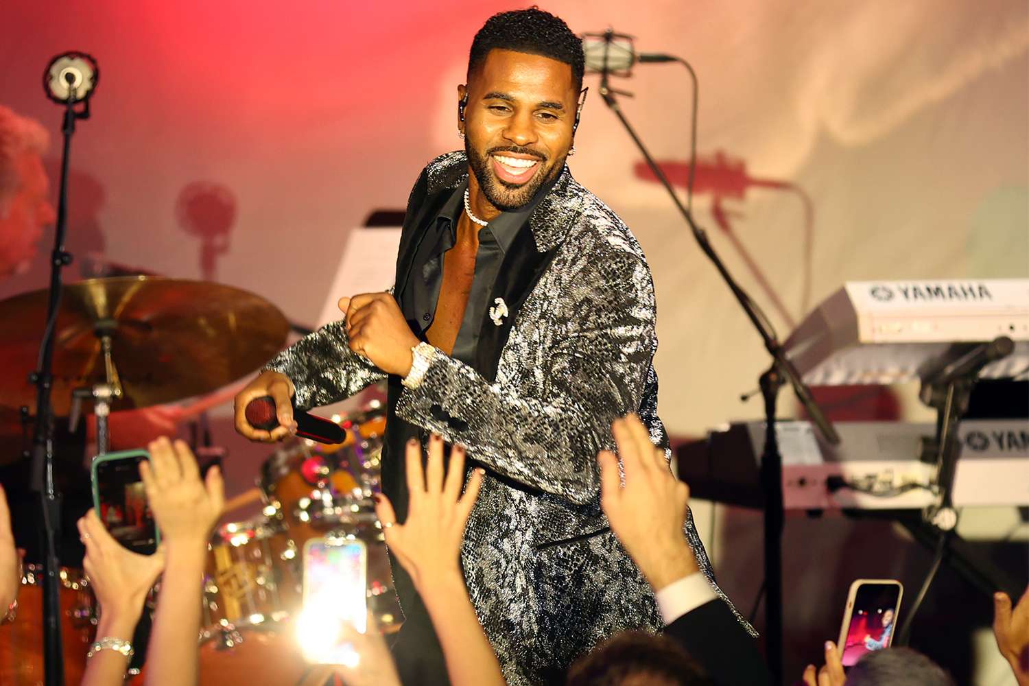 Jason Derulo performs onstage during the 2024 Carousel Of Hope Ball 