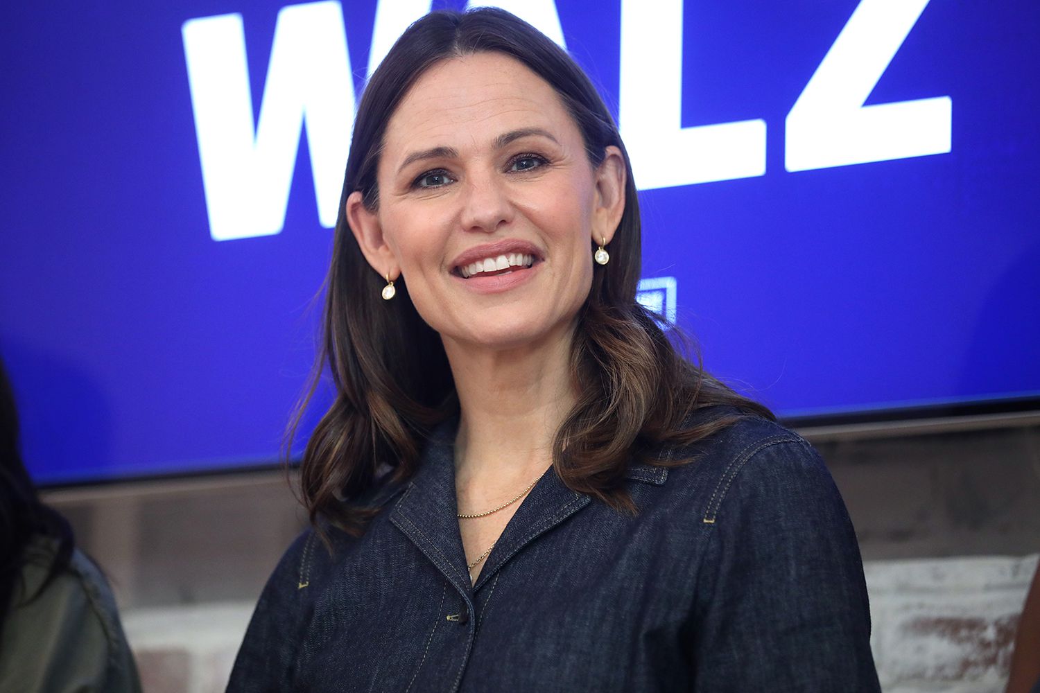 Actress JENNIFER GARNER speaks at a campaign event for Kamala Harris's presidential campaign in Phoenix, Arizona.