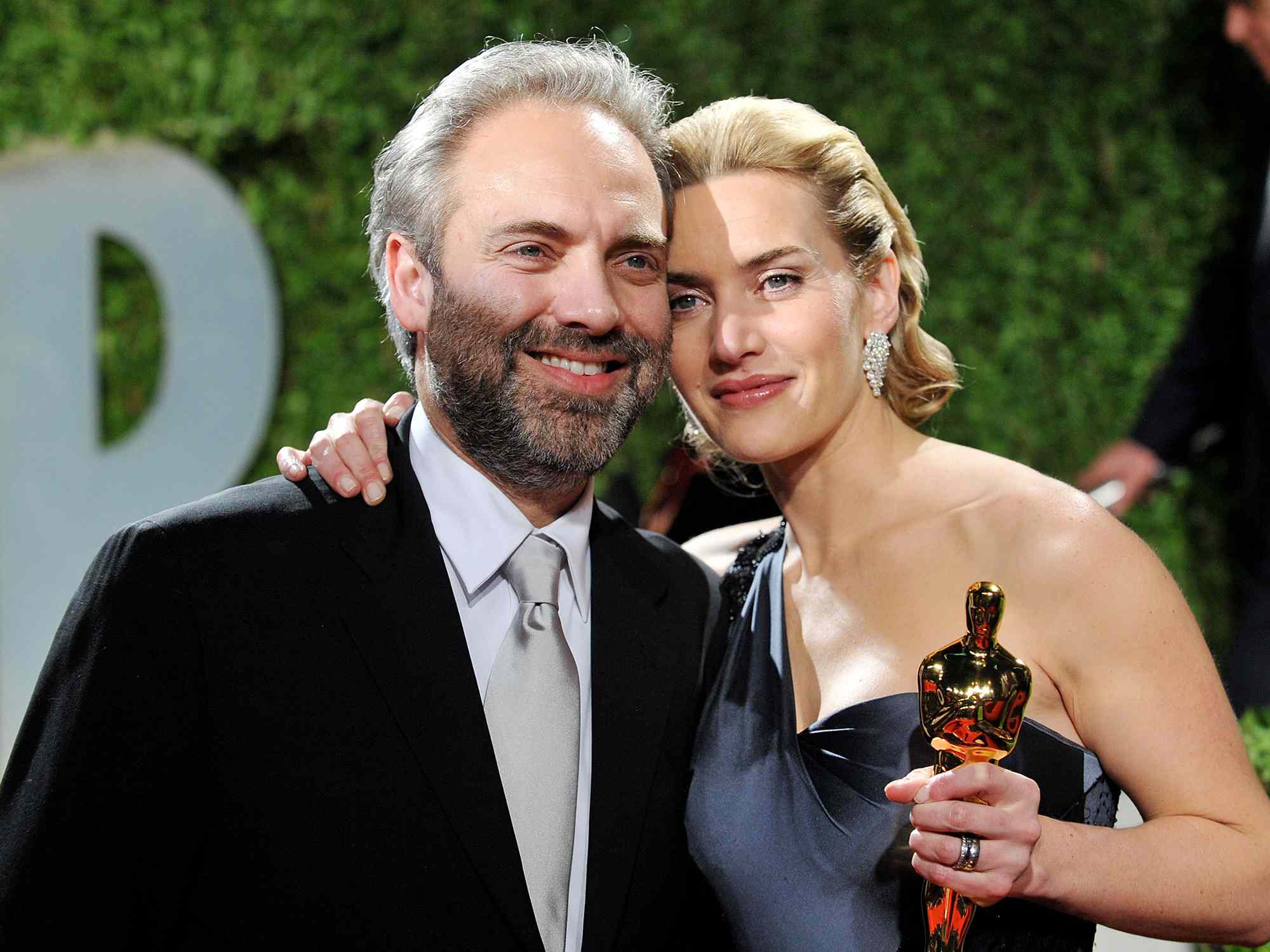 Sam Mendes and wife actress Kate Winslet arrives at the 2009 Vanity Fair Oscar Party at the Sunset Tower on February 22, 2009 in West Hollywood, California