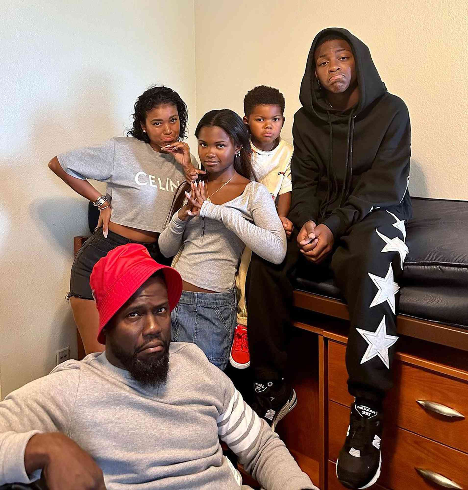 Kevin Hart with his kids