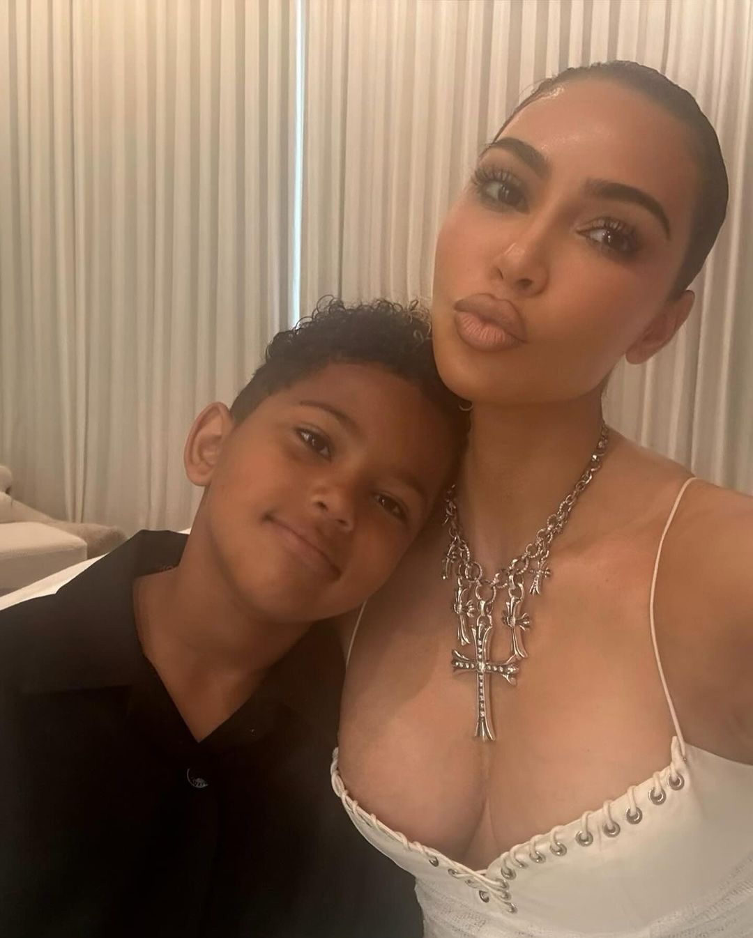  Kim Kardashian Posts Sweet âEaster Throwbacksâ with Kids 