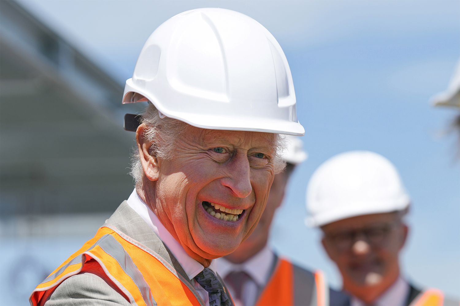  King Charles III wears a protective hat during a visit to the Homes NSW Cowper Street development on October 22, 2024 in Sydney, Australia. 