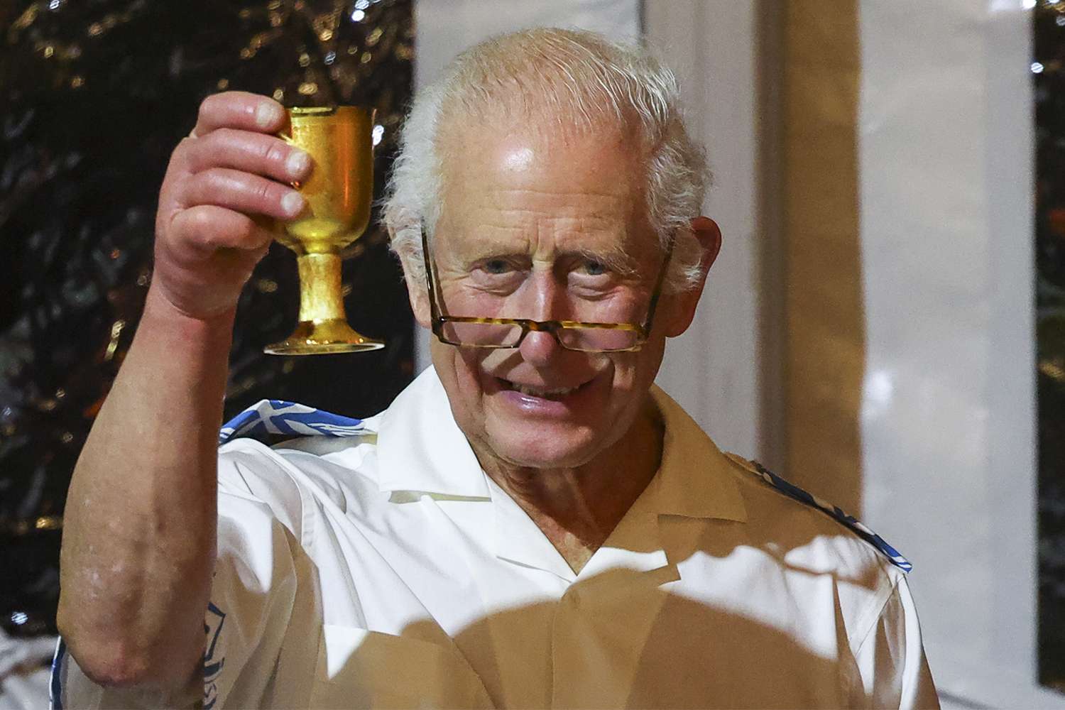 King Charles III raises his glass at the CHOGM Reception & Dinner at the Robert Louis Stevenson Museum, near Apia on October 25, 2024 in Apia, Samoa. 