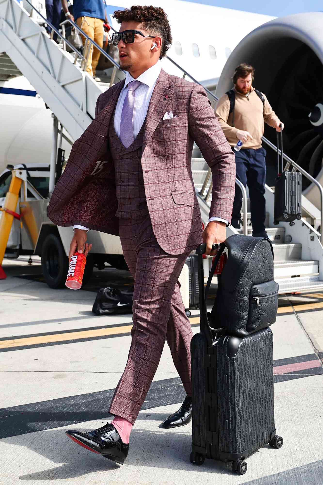 Patrick Mahomes getting off plane for the Kansas City Chiefs game