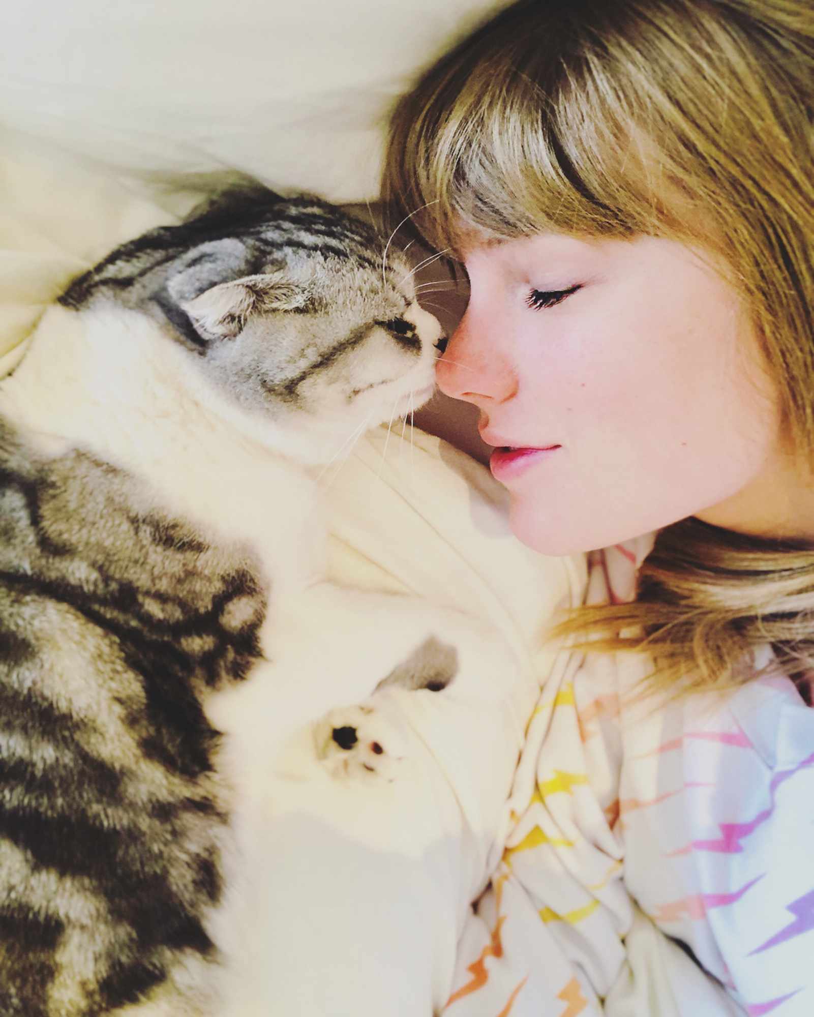 Taylor Swift and her cat Meredith