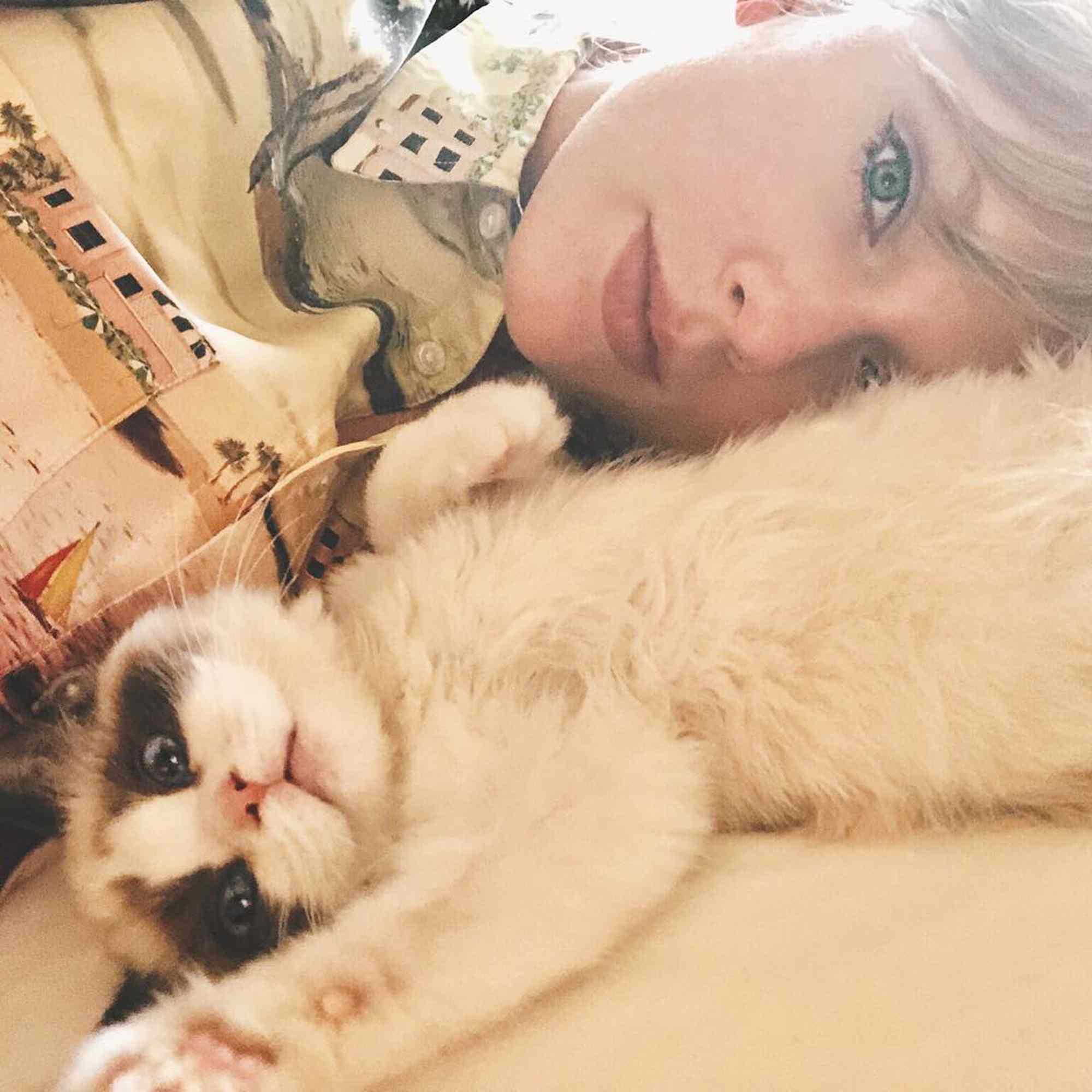 Taylor Swift and her cat Benjamin