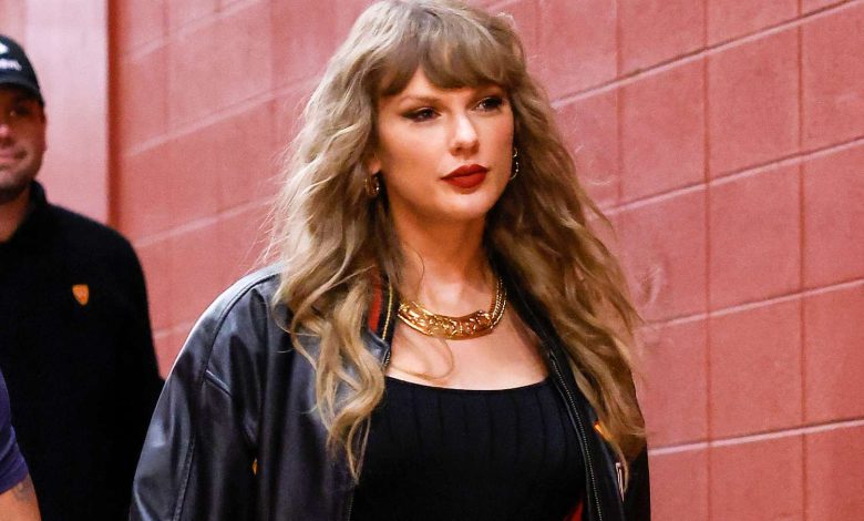 Taylor Swift Arrives to Chiefs-Buccaneers Game with Mom Andrea After Travis Kelce Supports Her at Eras Tour Show