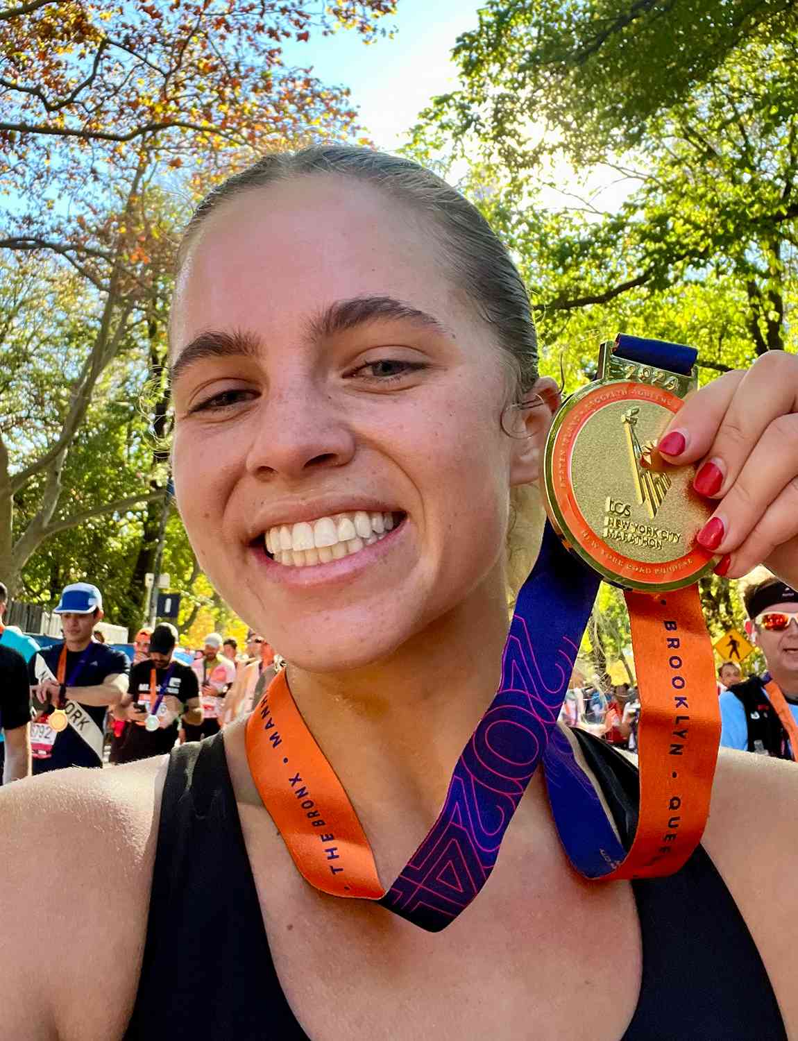 Kensi Knowling with her marathon medal