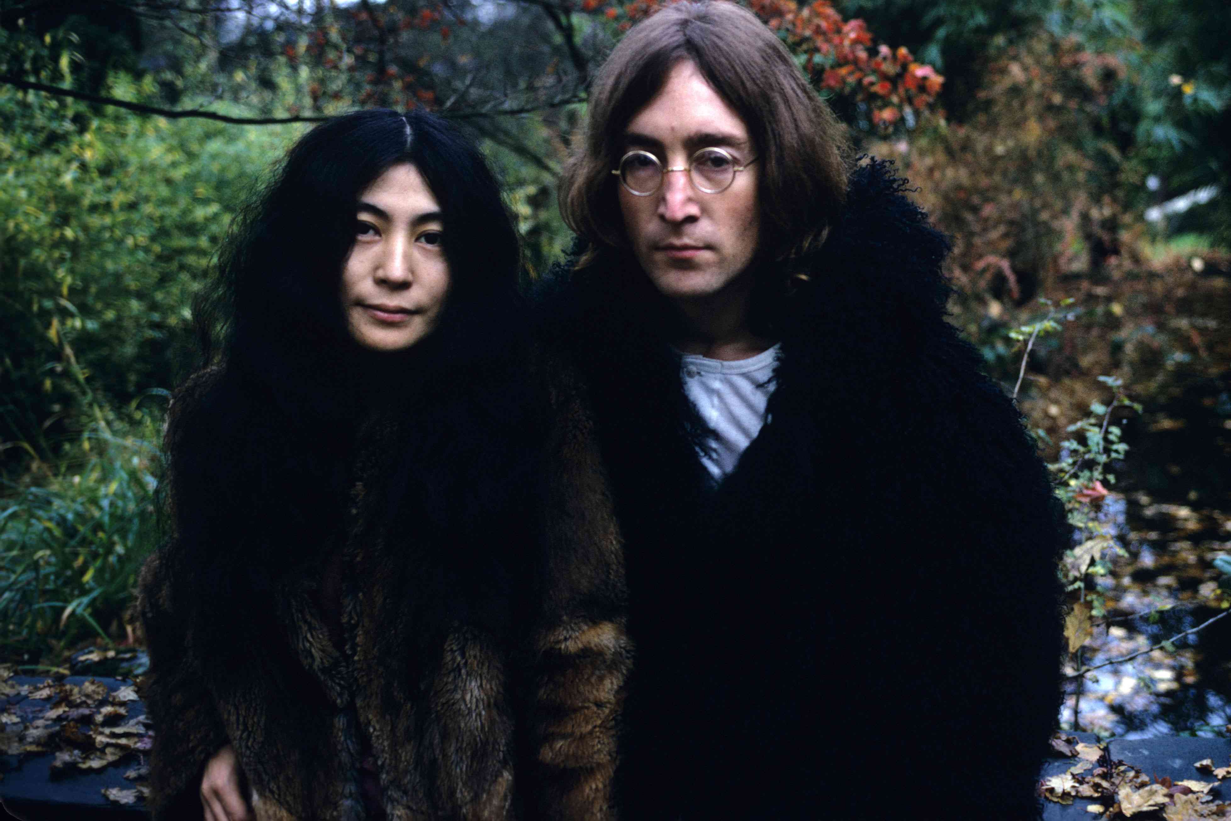 Portrait of Japanese-born artist and musician Yoko Ono and British musican and artist John Lennon , December 1968. 