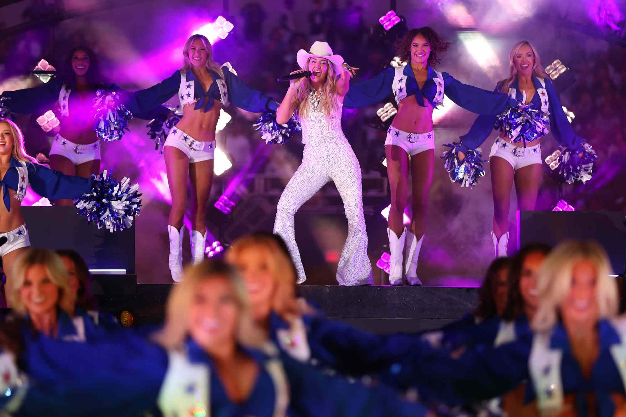 Lainey Wilson performs during half time of the game between the New York Giants and the Dallas Cowboys at AT&T Stadium on November 28, 2024 in Arlington, Texas