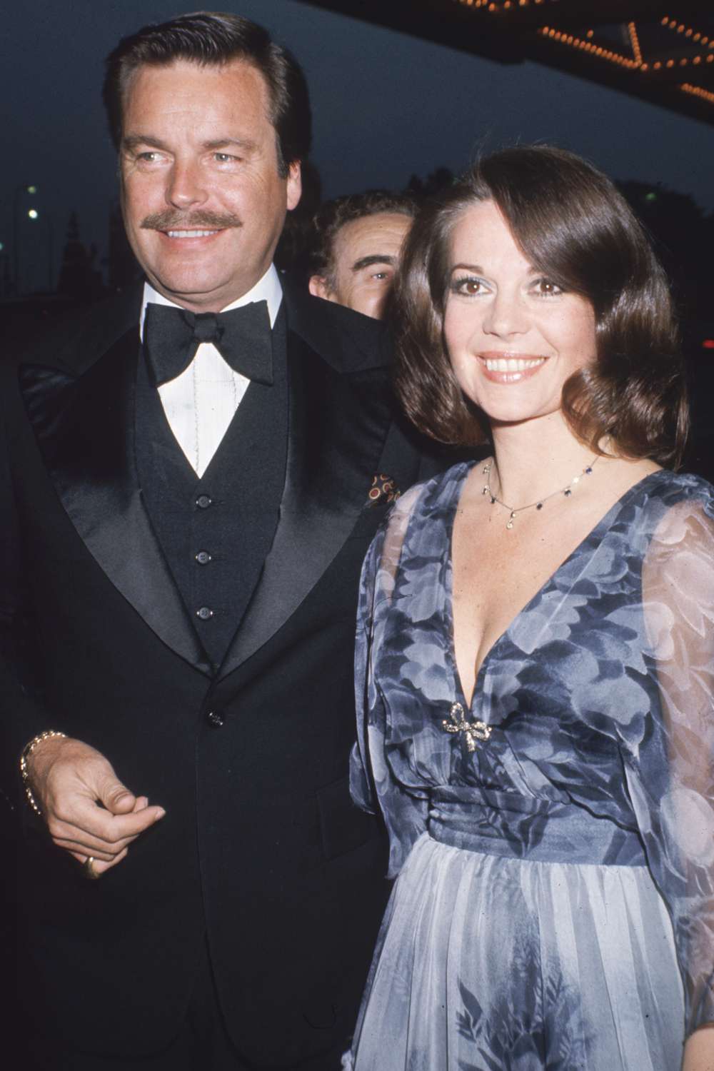  Natalie Wood and Robert Wagner attending a formal event, circa 1980.