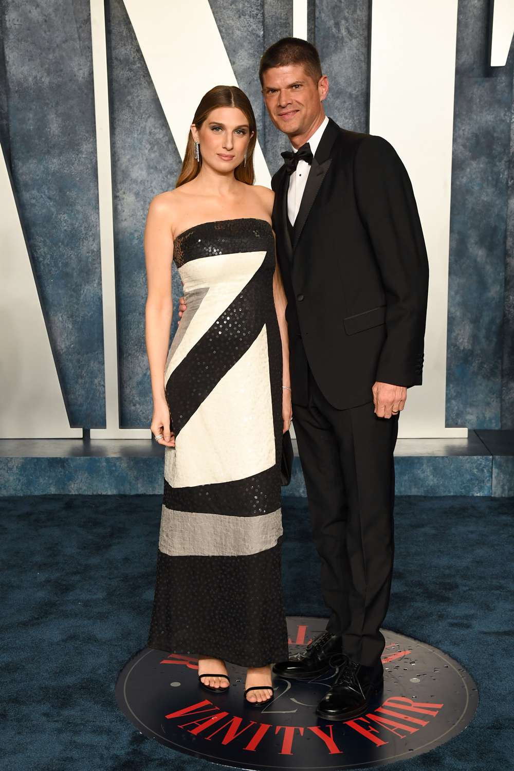 Emily Arlook and Will McCormack attend the 2023 Vanity Fair Oscar Party Hosted By Radhika Jones at Wallis Annenberg Center for the Performing Arts on March 12, 2023 in Beverly Hills, California.