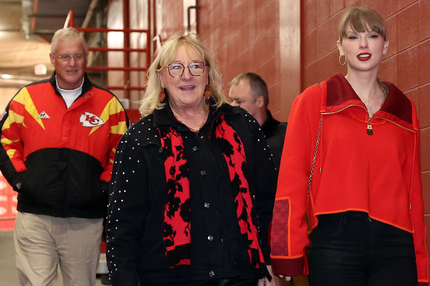 Taylor Swift walks into the stadium alongside Donna Kelce prior to the game between the Las Vegas Raiders and the Kansas City Chiefs at GEHA Field at Arrowhead Stadium on November 29, 2024 in Kansas City, Missouri. 