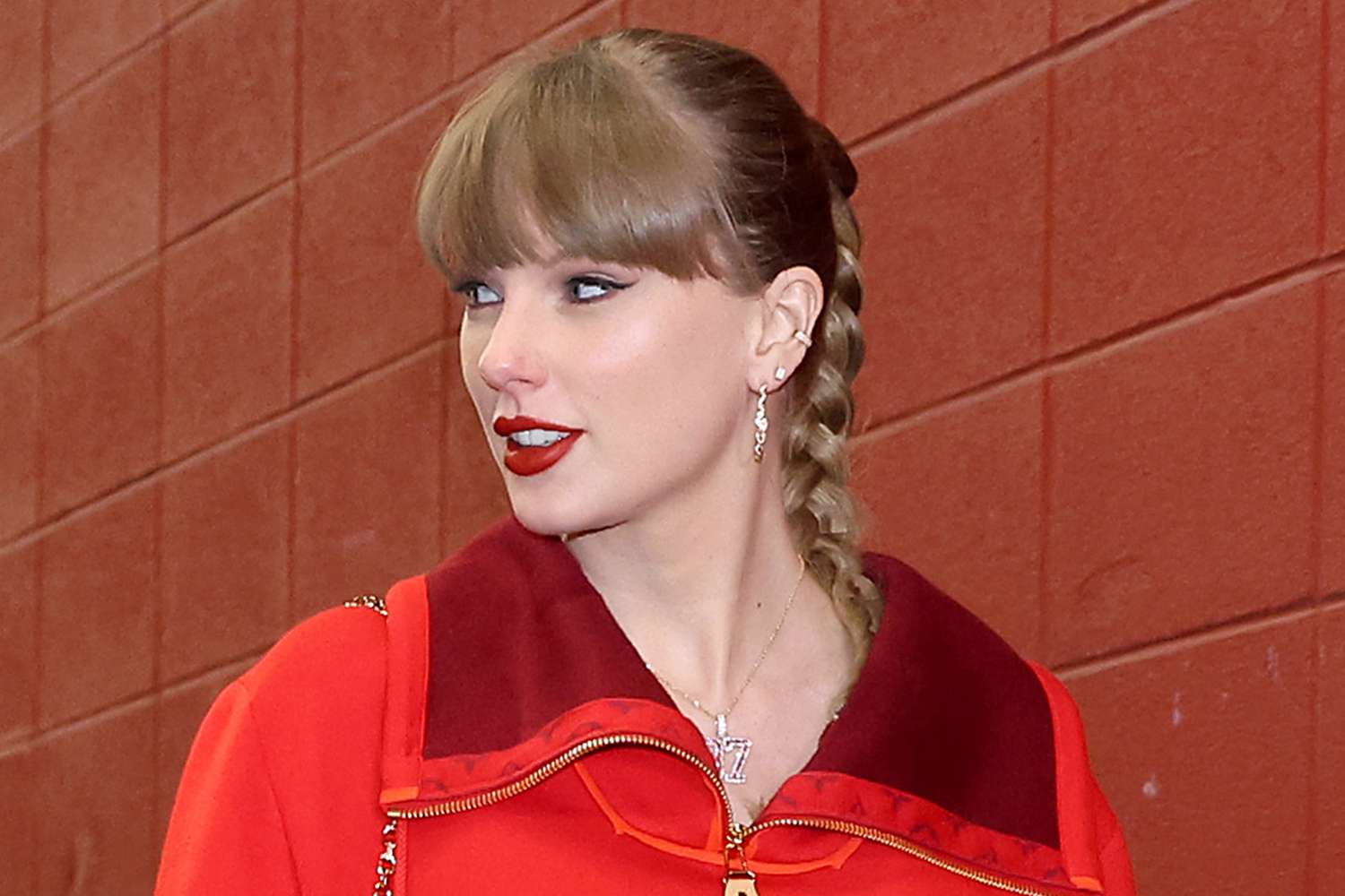 Taylor Swift walks into the stadium prior to the game between the Las Vegas Raiders and the Kansas City Chiefs at GEHA Field at Arrowhead Stadium on November 29, 2024 in Kansas City, Missouri.