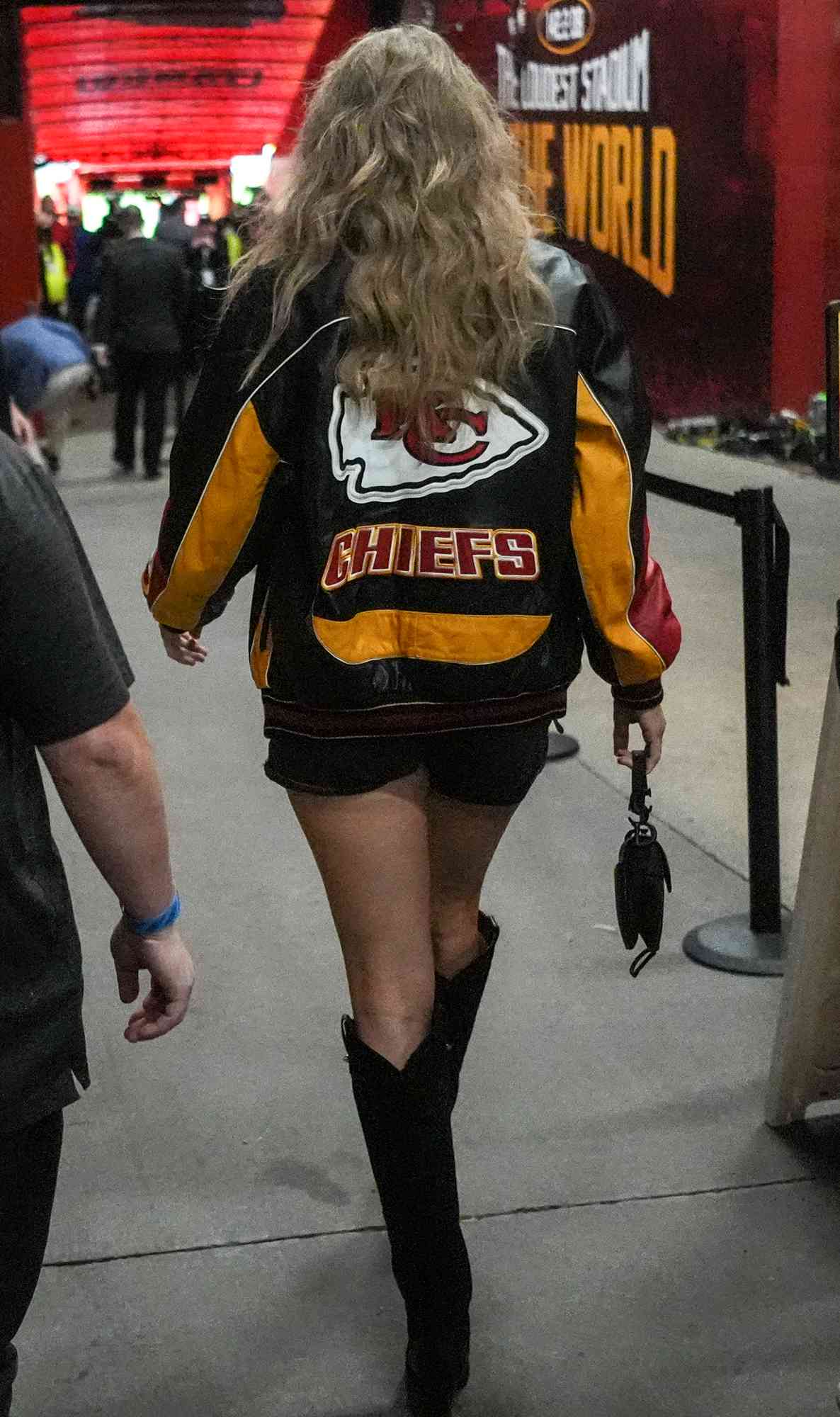 Singer Taylor Swift enteres the stadium before an NFL football game between the Kansas City Chiefs and the Tampa Bay Buccaneers, Monday, Nov. 4, 2024, in Kansas City, Mo.