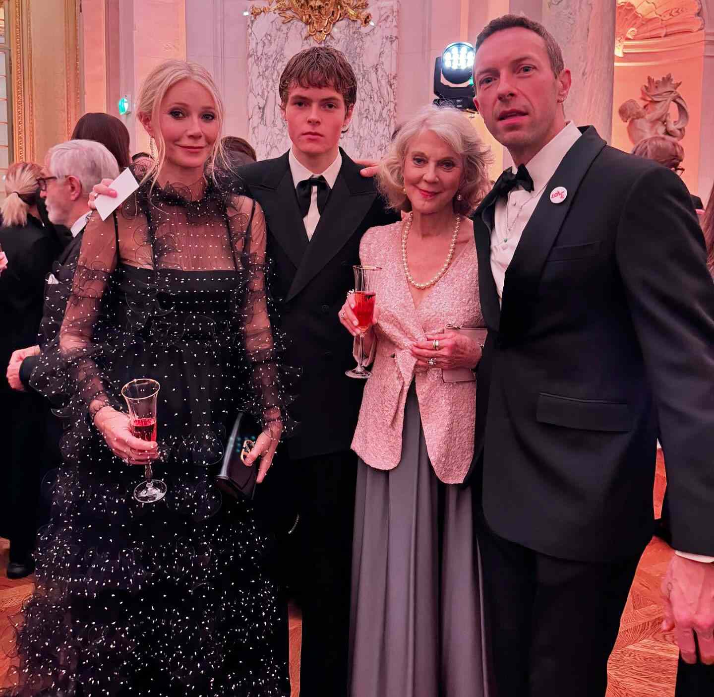 Gwyneth Paltrow, Moses Martin, Blythe Danner, Chris Martin