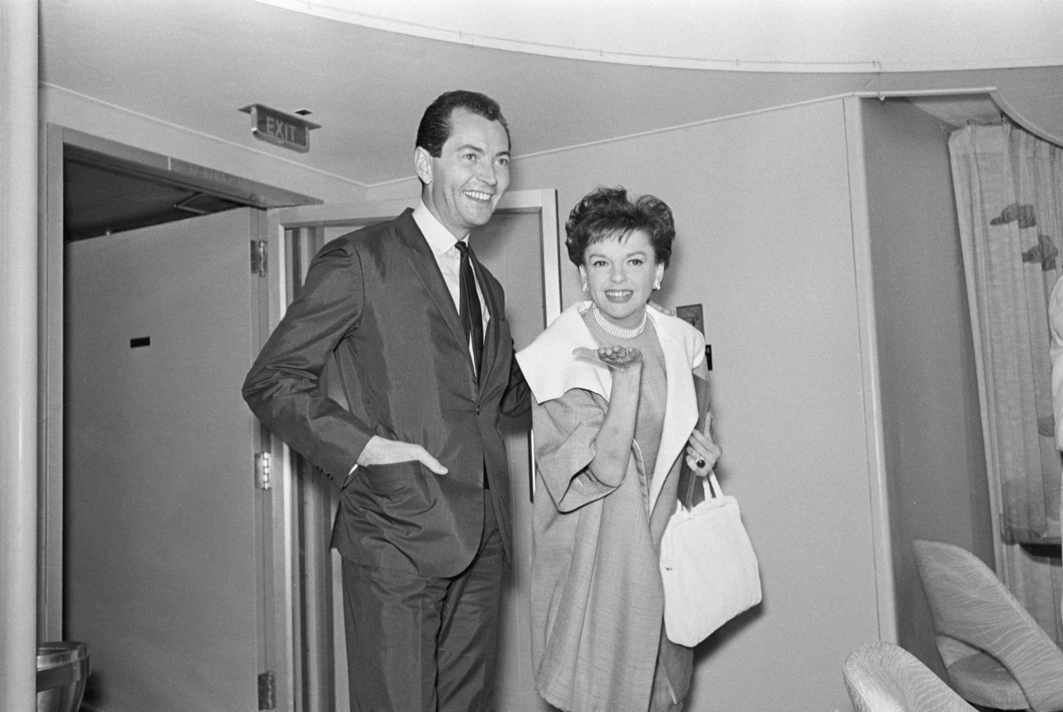  Judy Garland and her business manager Mark Herron, who have been making news with the claim that they are married, meet the press as they arrive in Yokohama, Japan on June 16, 1964.