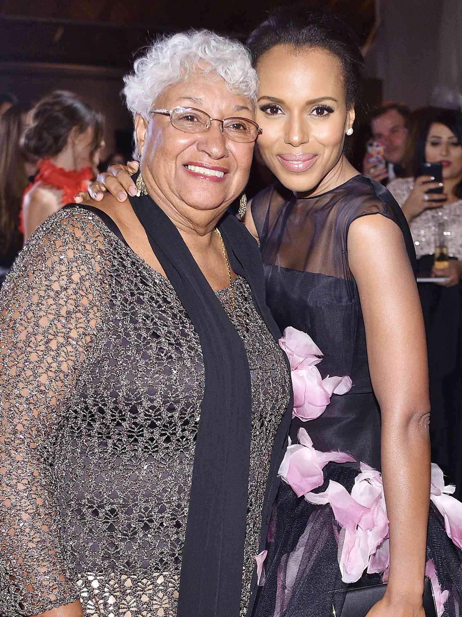 Valerie Washington and Kerry Washington at the 2015 Baby2Baby Gala