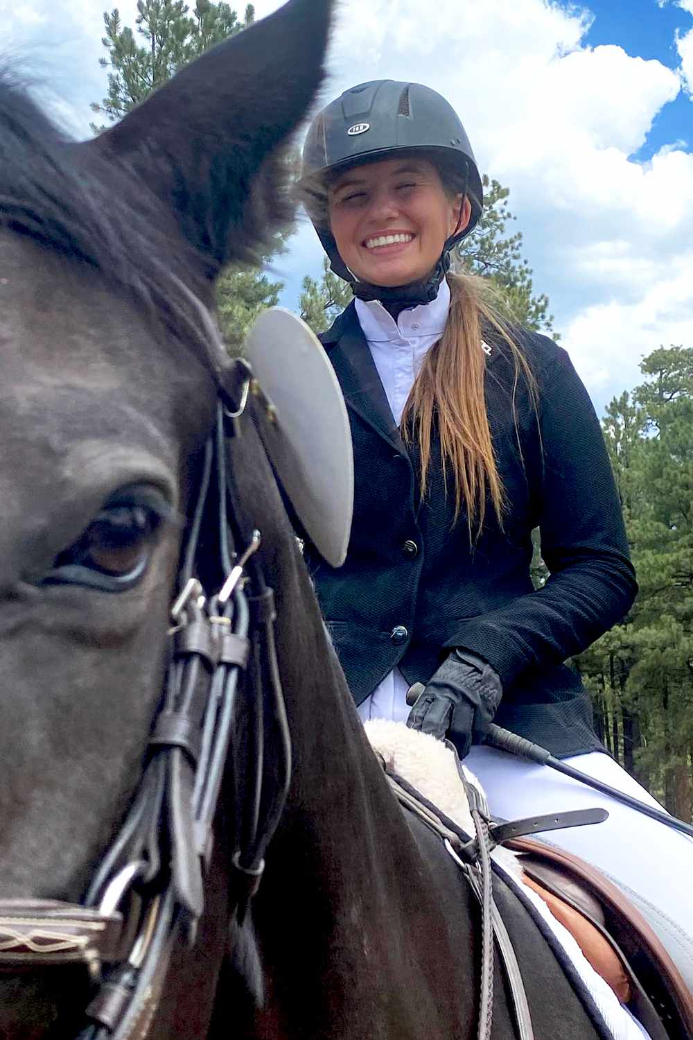 Kurt Warner's daughter Sierra Rose Warner and her horse Jurisdiction take first place at their show competition.