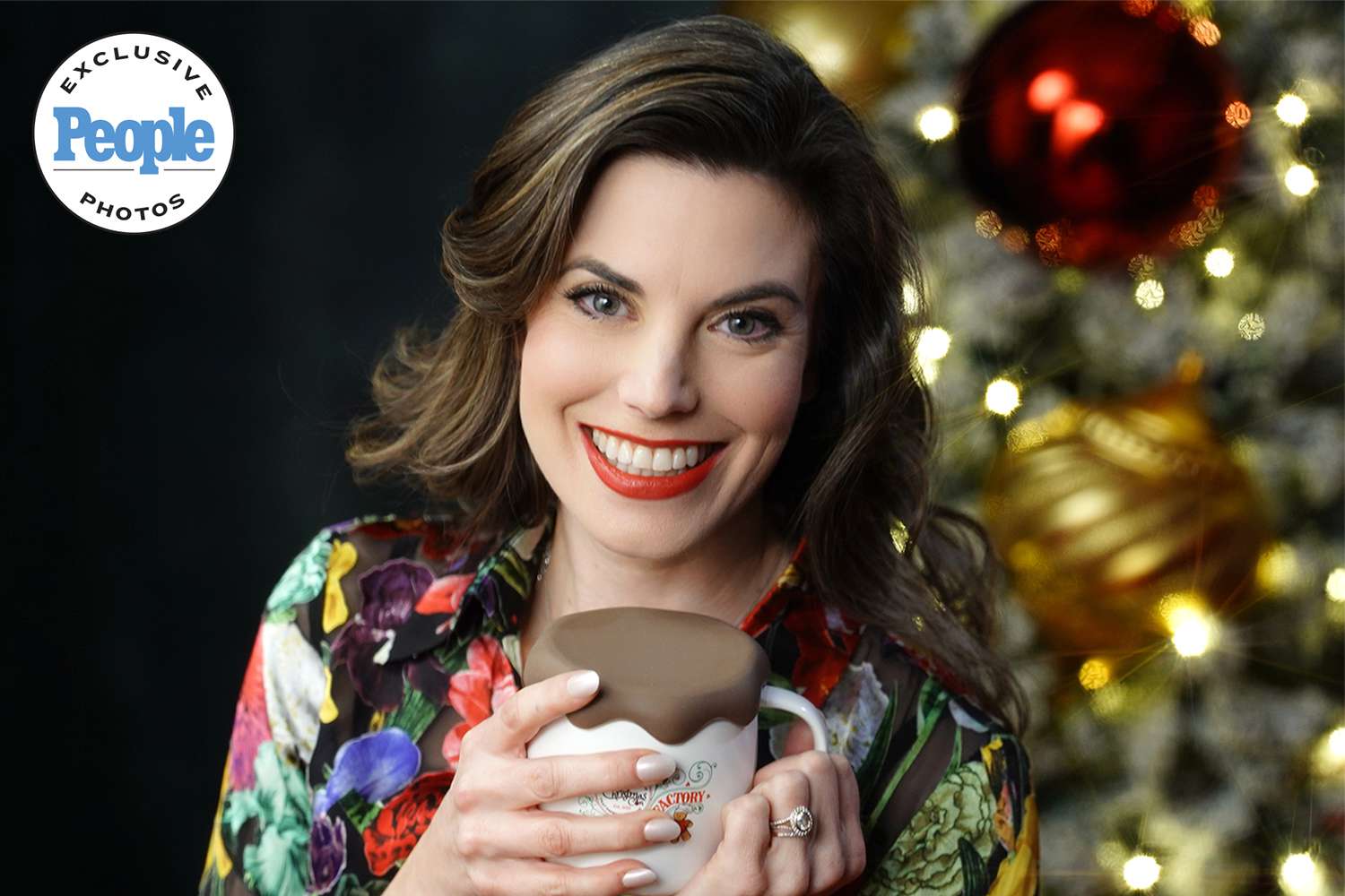 Christmas Con portrait gallery - Meghan Ory