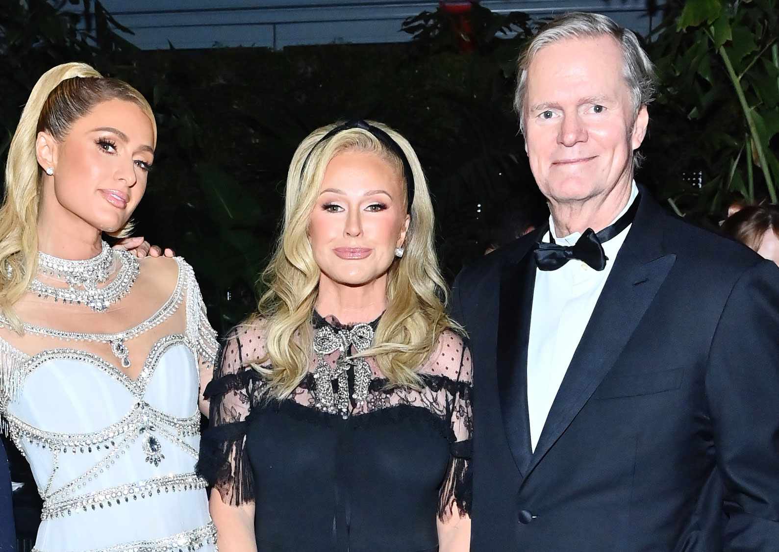 Carter Reum, Paris Hilton, Kathy Hilton, and Richard Hilton attend the 10th Annual LACMA ART+FILM GALA honoring Amy Sherald, Kehinde Wiley, and Steven Spielberg presented by Gucci at Los Angeles County Museum of Art on November 06, 2021 in Los Angeles, California