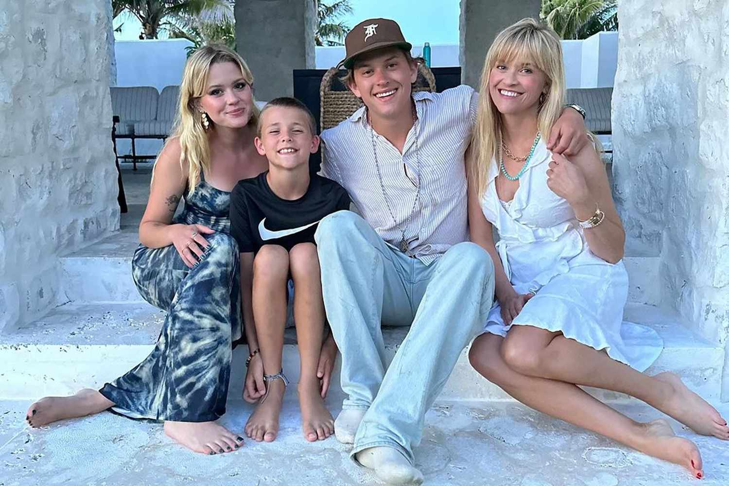 Reese Witherspoon with her kids Ava, Tennessee, and Deacon