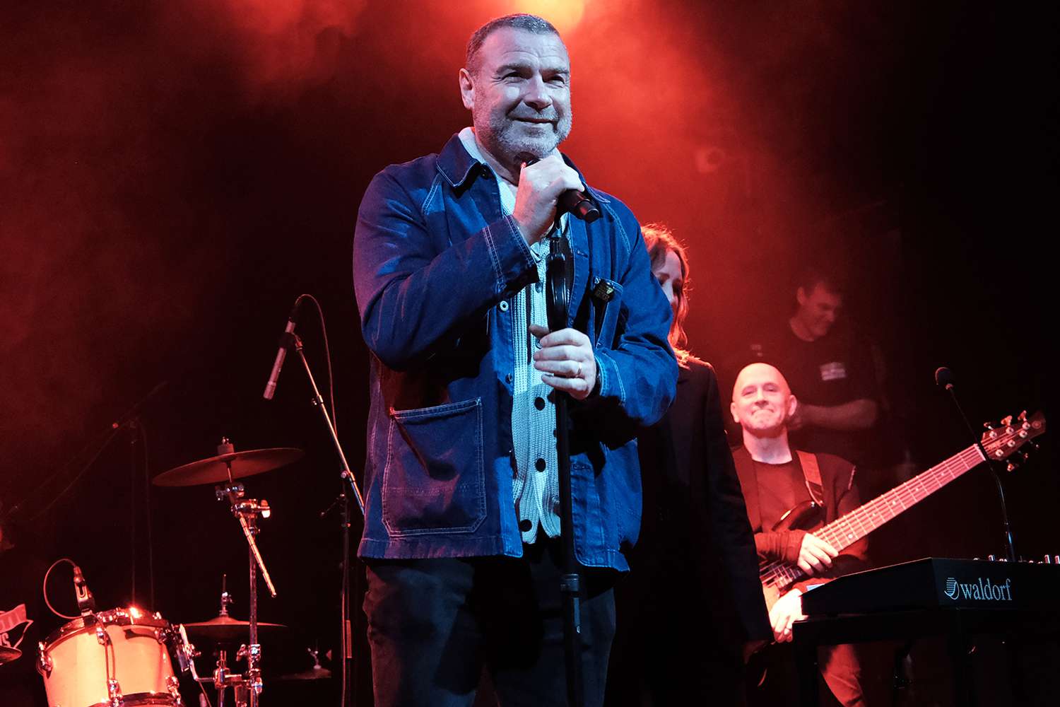 Liev Schreiber introducing Eugene Hütz and Vera Farmiga for a performance in New York City.