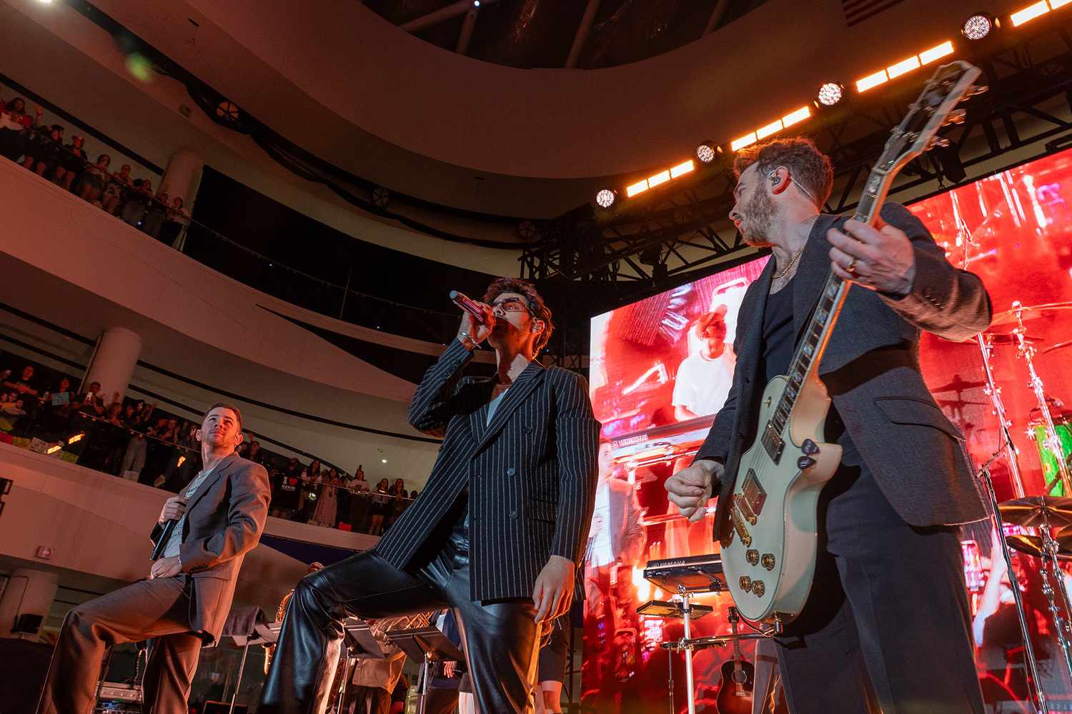 JONASCON'S EXCLUSIVE FAN EXPERIENCE LAUNCHES EPIC JONAS20: LIVING THE DREAM TOUR